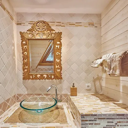 Апартаменты La Porte Bleue *